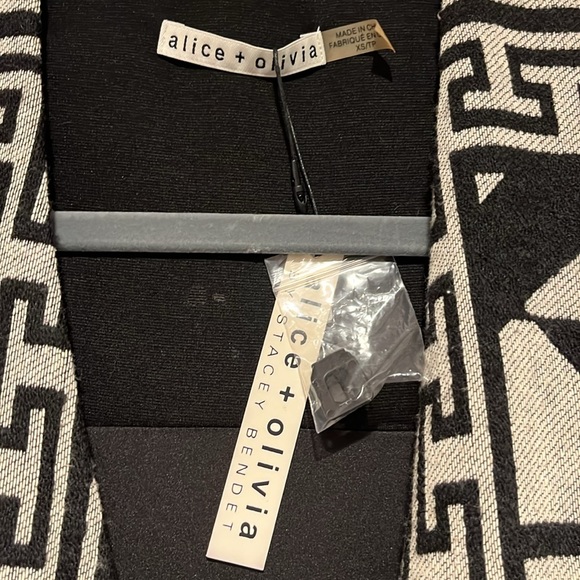 Free Shipping  - NWT Alice+Olivia REASONABLE offers considered - Picture 3 of 7